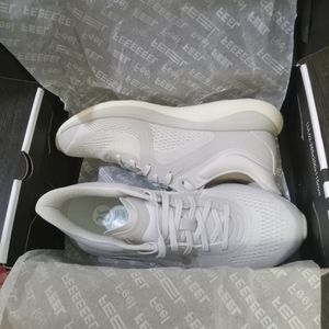 Lululemon Chargefeel Low Size 8  in Light Ivory/Vapor/ Seal Grey
